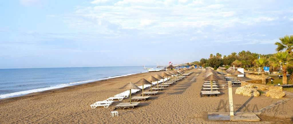 Crystal Tat Beach Hotel