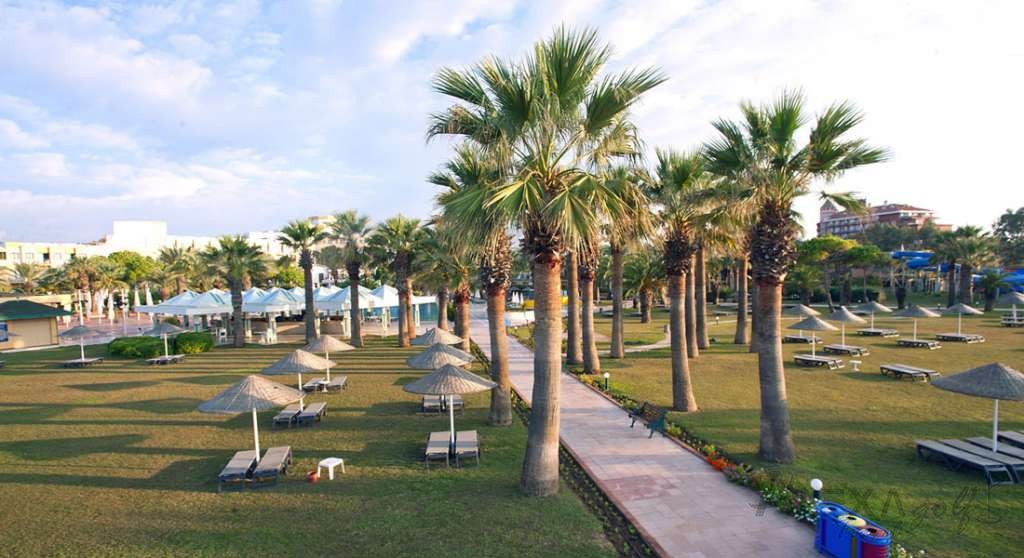 Crystal Tat Beach Hotel