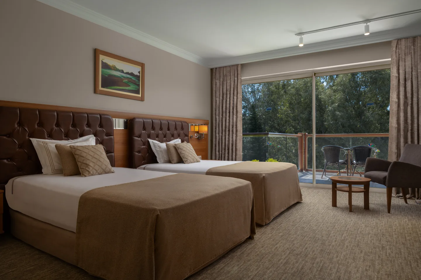 Standard room at Sueno Hotels Golf Belek with twin beds and a balcony